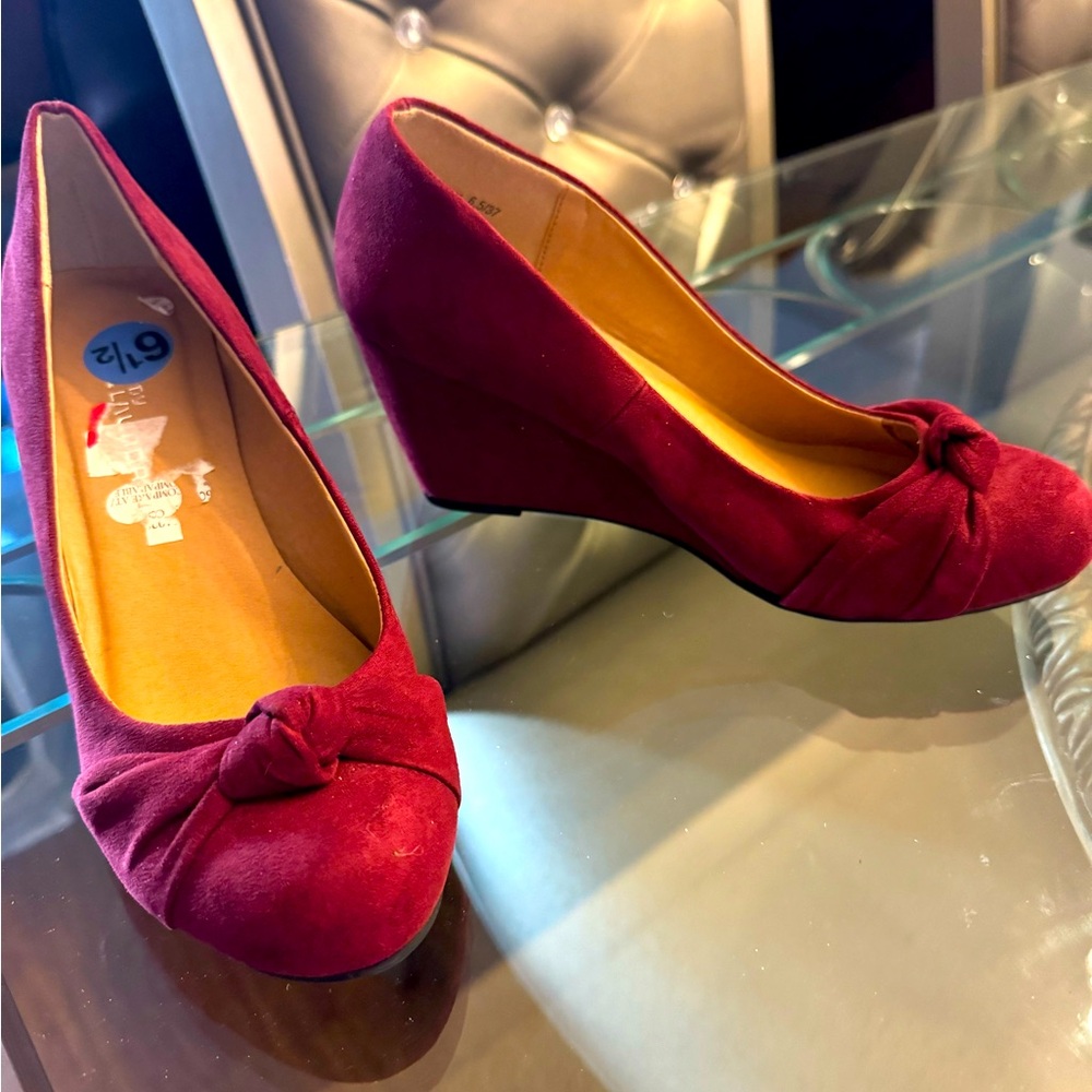 Burgundy, comfy shoe